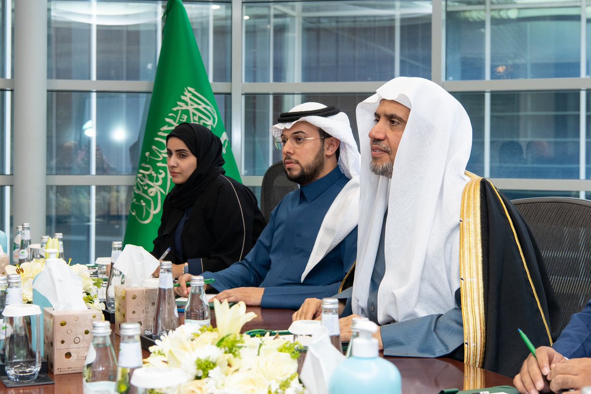 MWLOrg_en's tweet photo. In his office in Riyadh, HE Dr. @MhmdAlissa, the MWL S-G, met with HE Mr. Grandi, the UN High Commissioner for Refugees. They discussed issues concerning refugees to continue providing them w/support &amp; protection, &amp; ways to strengthen the long partnership between the MWL &amp; UNHCR. https://t.co/Z2oJtaNPiC