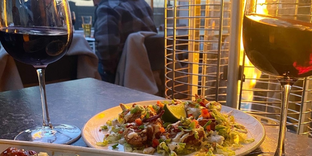 The temperatures might be chilly, but these patios will keep you cozy and enjoying the outdoors all year round.

<a href="/ridgeroadwinery/">Ridge Road Winery</a> 
@westavenuecider⁠
@collinsbrewhouse⁠ (IG)
@shysplace (IG)⁠
⁠
📸 (IG) @winewithrii + <a href="/aderaaf/">Alex de Raaf</a> + @ifotografhamilton + @shysplace⁠
⁠