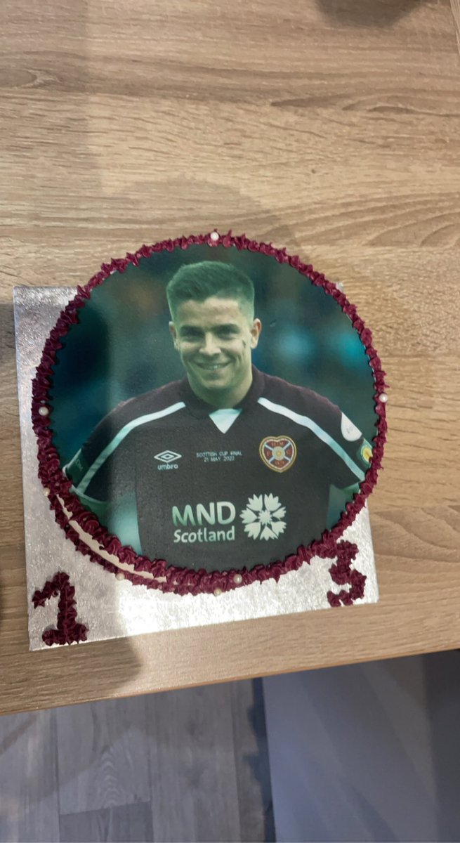 murren_stewart's tweet image. A @cammy_devlin cake for my birthday, very happy with it x❤️🇱🇻  @JamTarts #hmfc #cammydevlin #birthday