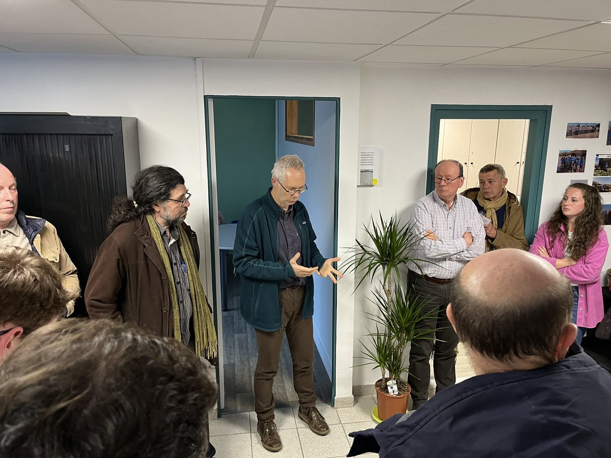 GuillaumeHache's tweet photo. Inauguration ce soir des nouveaux locaux de l’@__ACRO__ , association effectuant des mesures indépendantes et citoyennes de la radioactivité.
L’information qu’elle diffuse est précieuse et indispensable, adhérez ou faites un don :
https://t.co/EEpqvNCLra https://t.co/l2onJuePjh