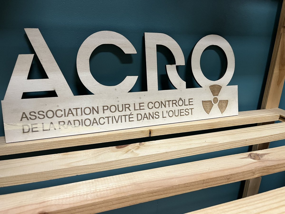 GuillaumeHache's tweet photo. Inauguration ce soir des nouveaux locaux de l’@__ACRO__ , association effectuant des mesures indépendantes et citoyennes de la radioactivité.
L’information qu’elle diffuse est précieuse et indispensable, adhérez ou faites un don :
https://t.co/EEpqvNCLra https://t.co/l2onJuePjh