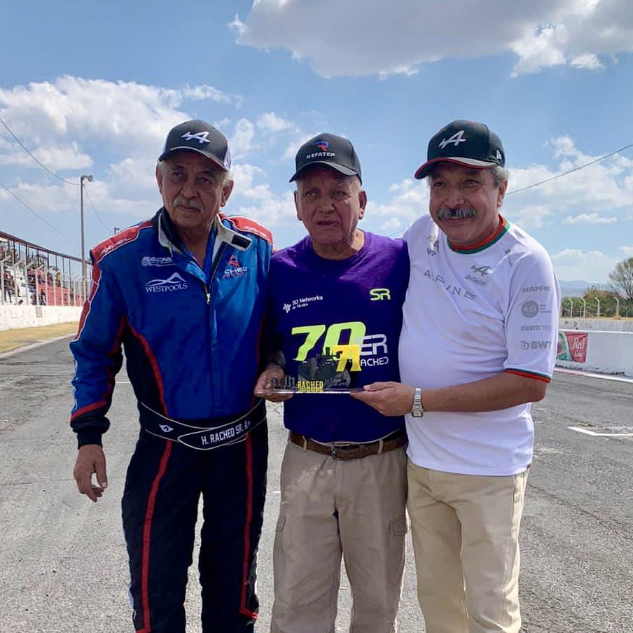 comisionpista's tweet image. Homenaje a Guillermo Rojas Sr. y Raúl Rached en el arranque de temporada 2023 de @STapatios. 👏 #ComisiónPista 

Honor a quien honor merece, dos personas entregada a la pasión del deporte motor. ¡Muchas felicidades! 🎉 #CNP