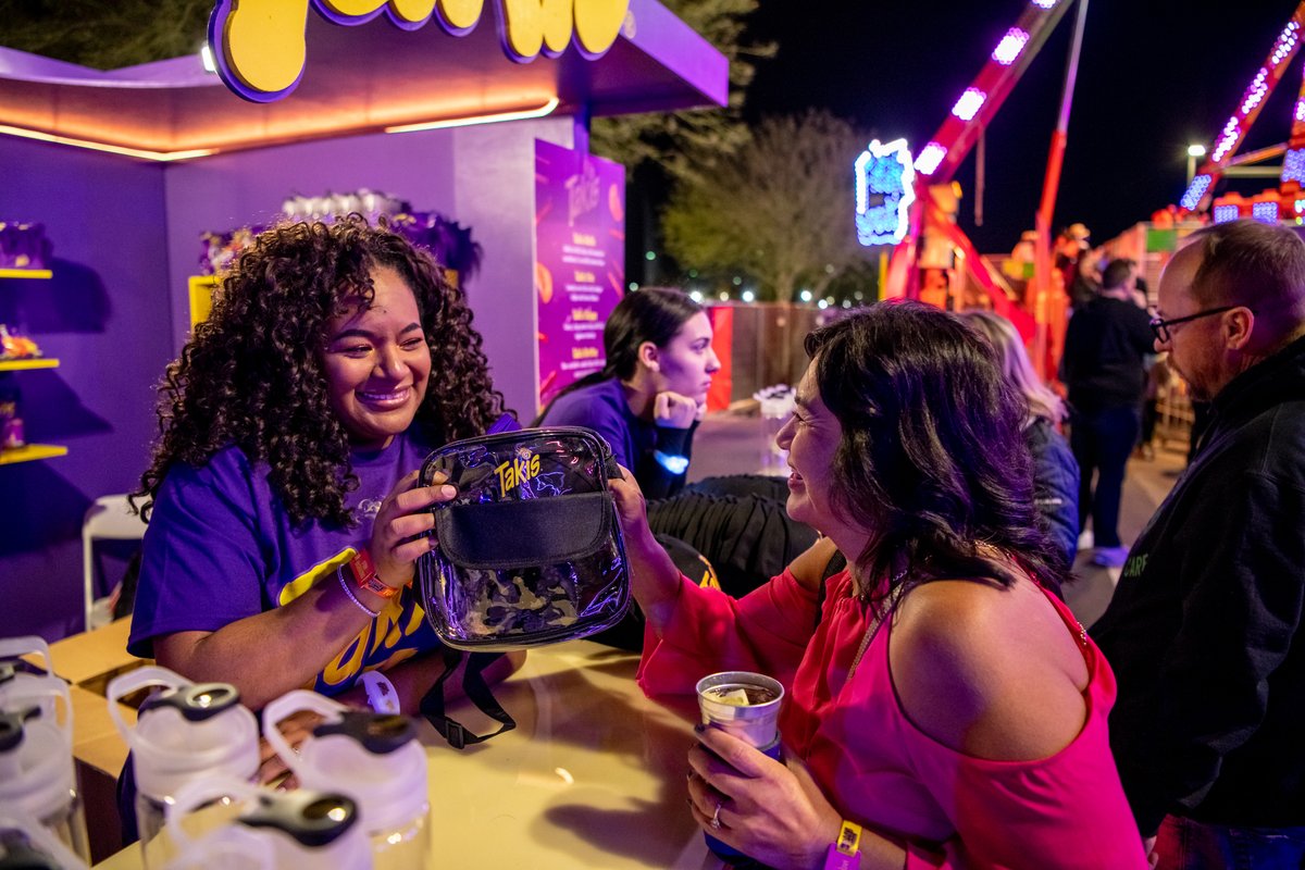 .<a href="/TakisUSA/">Takis</a> brought the HEAT and the SWAG for all SFH guests! 🔥