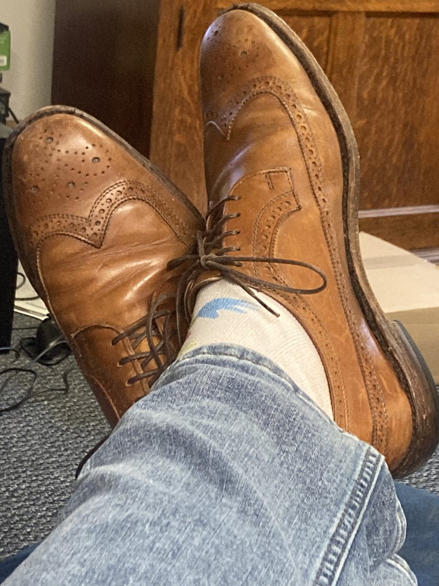 VP_Hyland's tweet photo. Time to reintegrate back into my family #CSM2023 travel day- can’t wait to get to San Diego with @HylandNannette -packed and heading to airport- @AllenEdmonds on and #CuffLinkMafia set for show- I’m ready @APTAtweets https://t.co/elR8GJ7yrc