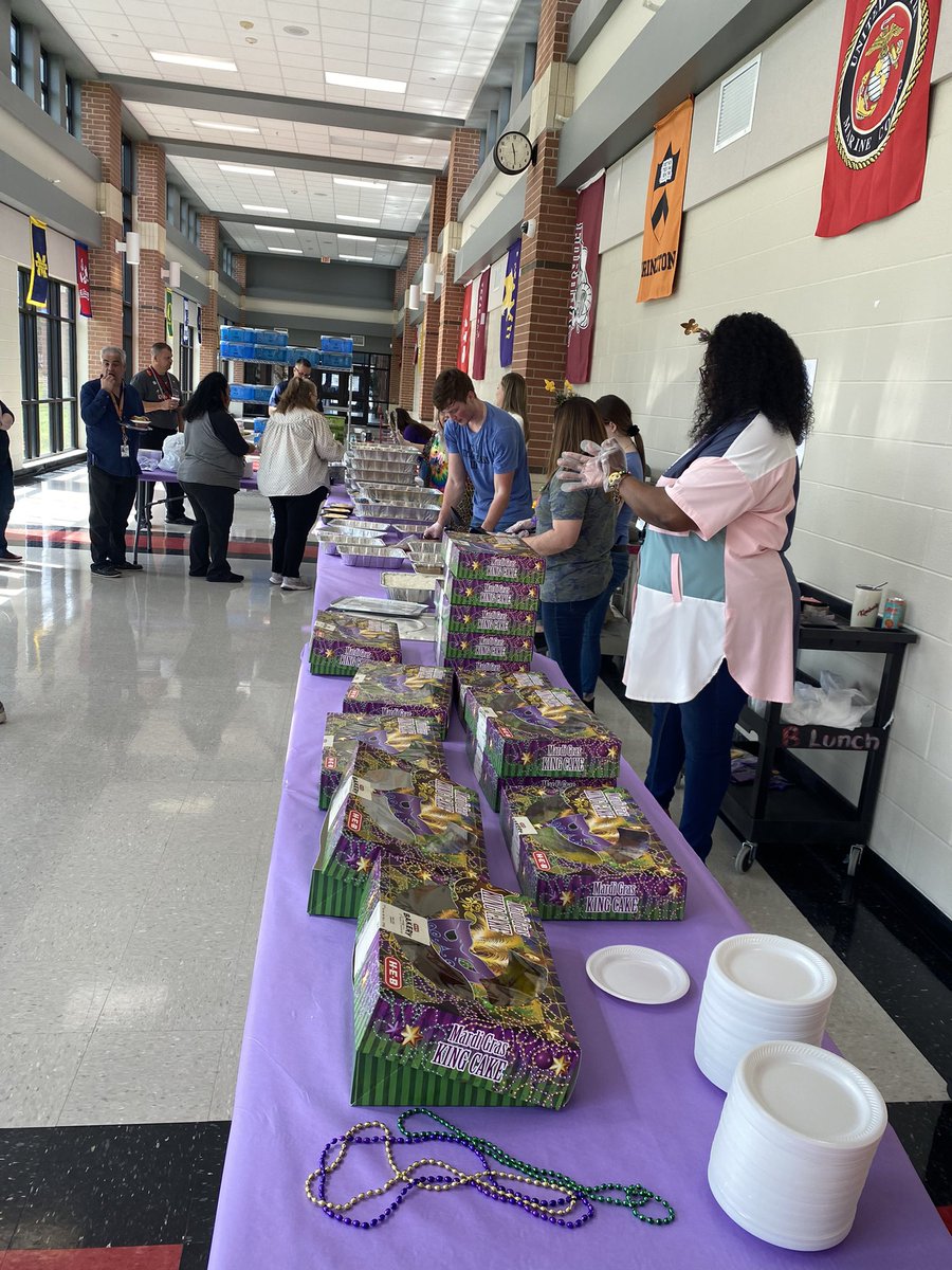 Delicious treat we got today at <a href="/HumbleISD_WMS/">Woodcreek Middle</a> !!! 💜💚💛 Thank you!! 😋