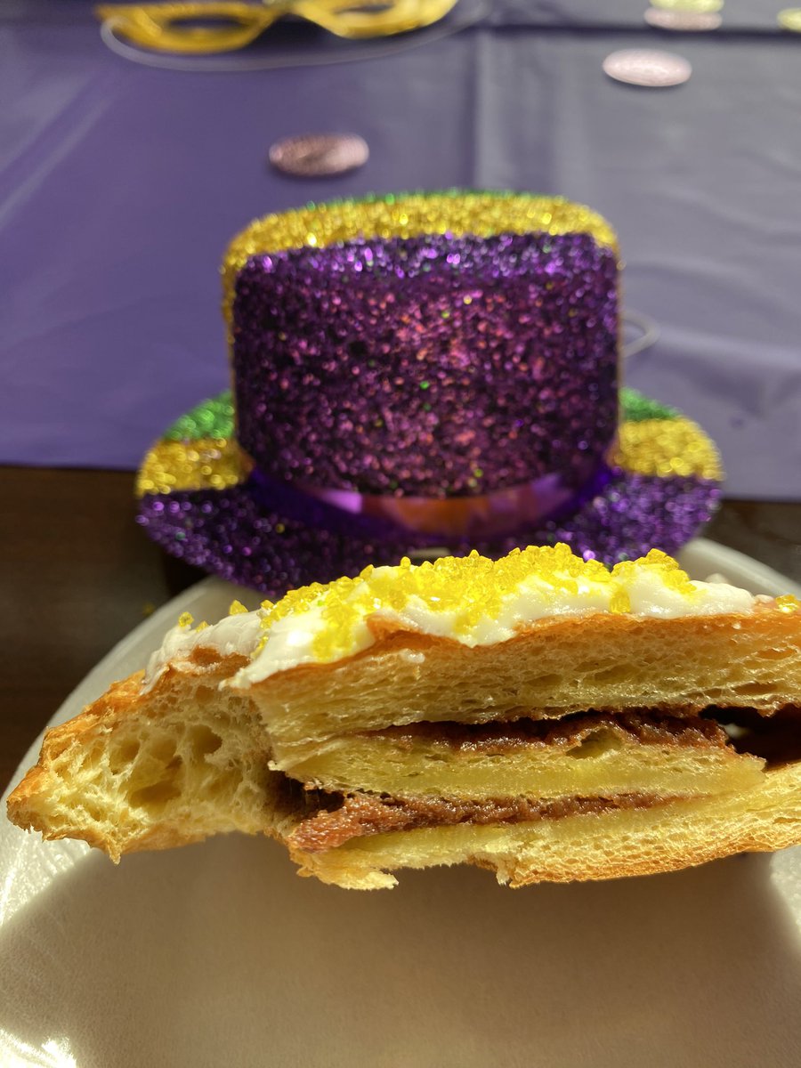 SraCastilloWMS's tweet photo. Delicious treat we got today at @HumbleISD_WMS !!! 💜💚💛 Thank you!! 😋 https://t.co/hoDam2c7ls