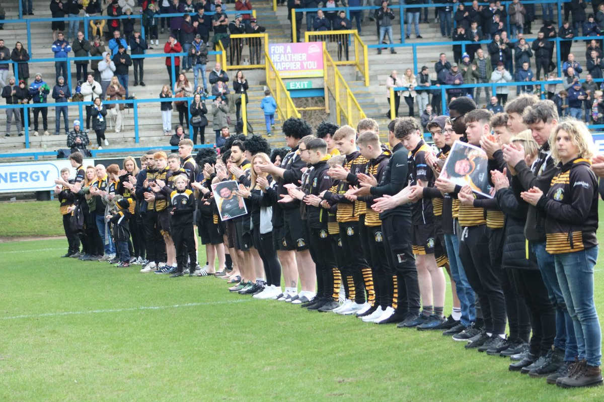HalifaxPanthers's tweet photo. Fantastic tribute to Zak Dewhirst at the London game on Sunday as he was well represented by @kxprlfc who led the crowd in a minutes applause in his memory

We'll miss you big man 💙 Gone but never forgotten

#FAX150 https://t.co/FN0IMjHmvf