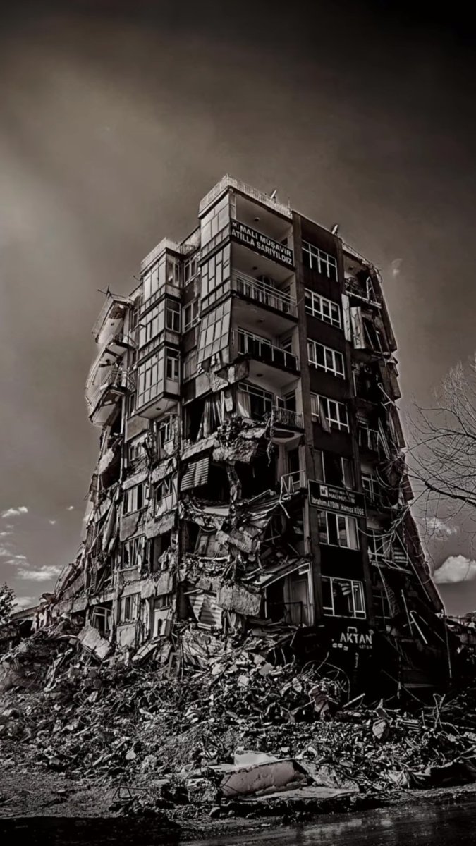 Deprem bize;
•İnsanın ne kadar aciz,
•Dünyanın ne kadar fani,
•Ölümün ne kadar yakın olduğunu öğretti.