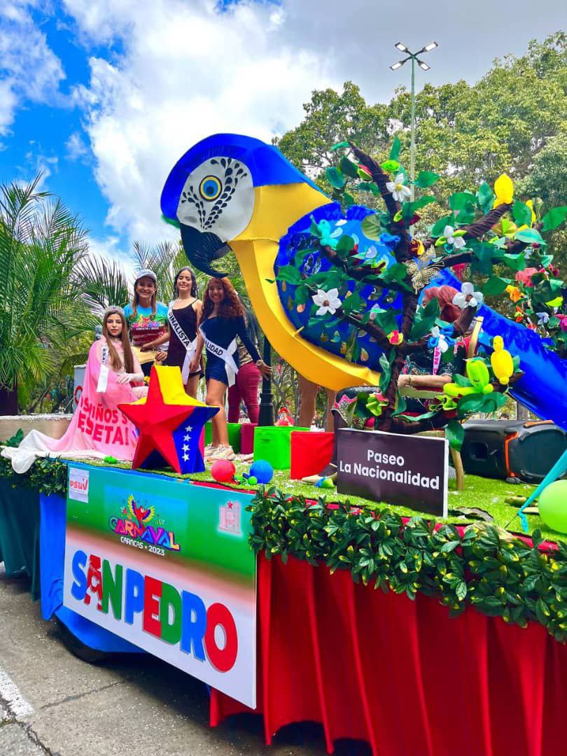 mippci_ven's tweet photo. #21Feb| 🇻🇪 📢 ¡ETIQUETA DEL DÍA! ▶️

#VzlaViveElCarnaval

En familia, niñas y niños llenando nuestras calles de color, música y emoción. https://t.co/pC4YJRUp7n