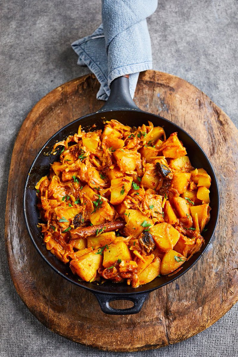 This week’s Guest Recipe from the #CookbookCorner archive is Kashmiri Chilli and Cardamom Potatoes, from India: The World Vegetarian by @roopagulati! nigella.com/recipes/guests…