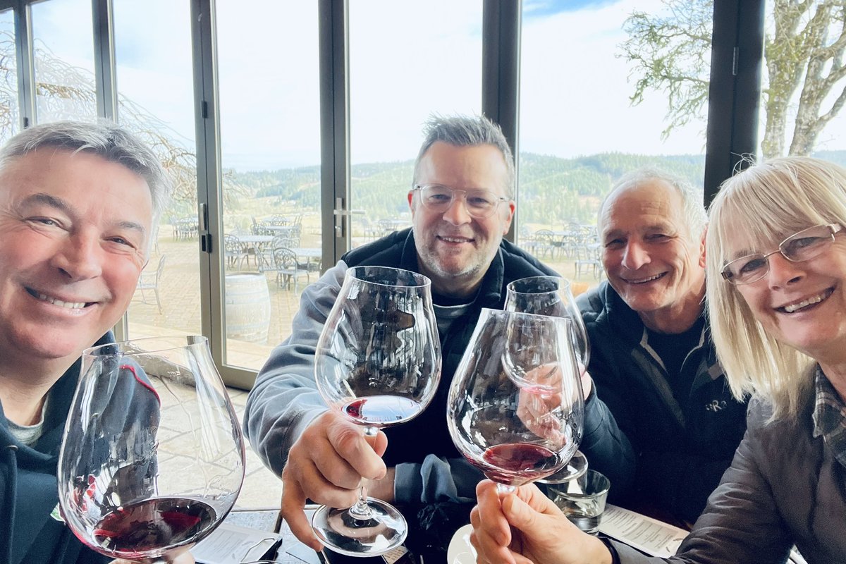 JPSimpkins's tweet photo. What a great time we’ve had in the USA with @RogerBye1 serving @warrenstroup &amp; The River Center - they are an amazing local @cc_churches Church making a massive impact in their community of Lebanon, Oregon &amp; in the nations!! https://t.co/lHHuMJbZeM