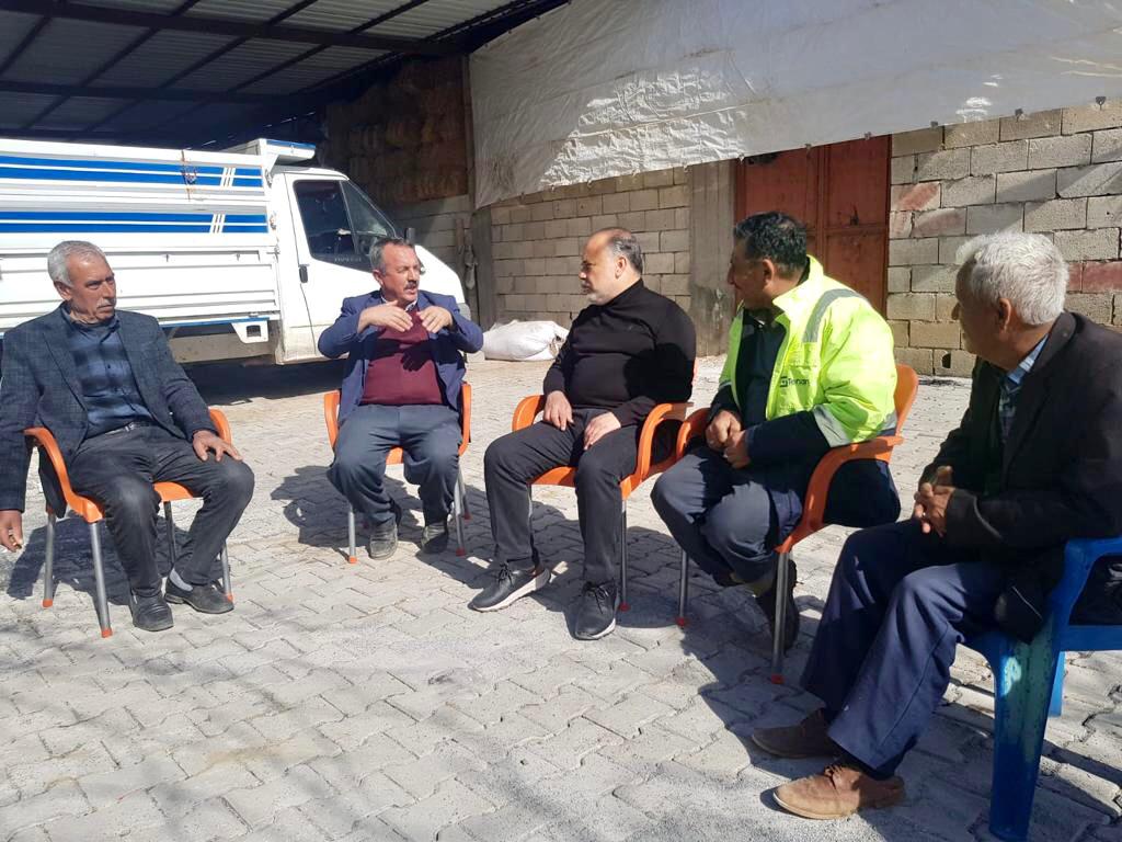 metinyavuz009's tweet photo. 📍#Kahramanmaraş | #Türkoğlu | #Ceceli Mah.
Türkoğlu İlçe Başkan Yardımcımız, Muhtarımız ve mahalle temsilcimiz ile #Ceceli Mahallemizde vatandaşlarımızla hasbihal ettik, mahallemizin ihtiyaçları konusunda istişarelerde bulunduk. https://t.co/lY3A57wPRU