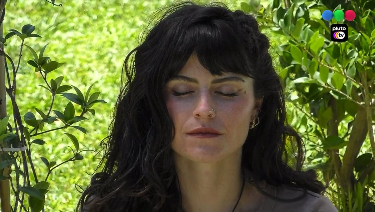 SIEMPREVIV29371's tweet photo. Abro hilo de a que famosas se parece Valentina Ginocchio que entro para apoyar a Marcos en Gran Hermano
Empiezo, Ayuden 😁
#Rominagh #Caramelo #Toragh #Nachogh #GranHermanoArgentina2023 https://t.co/qirdKRVL2K