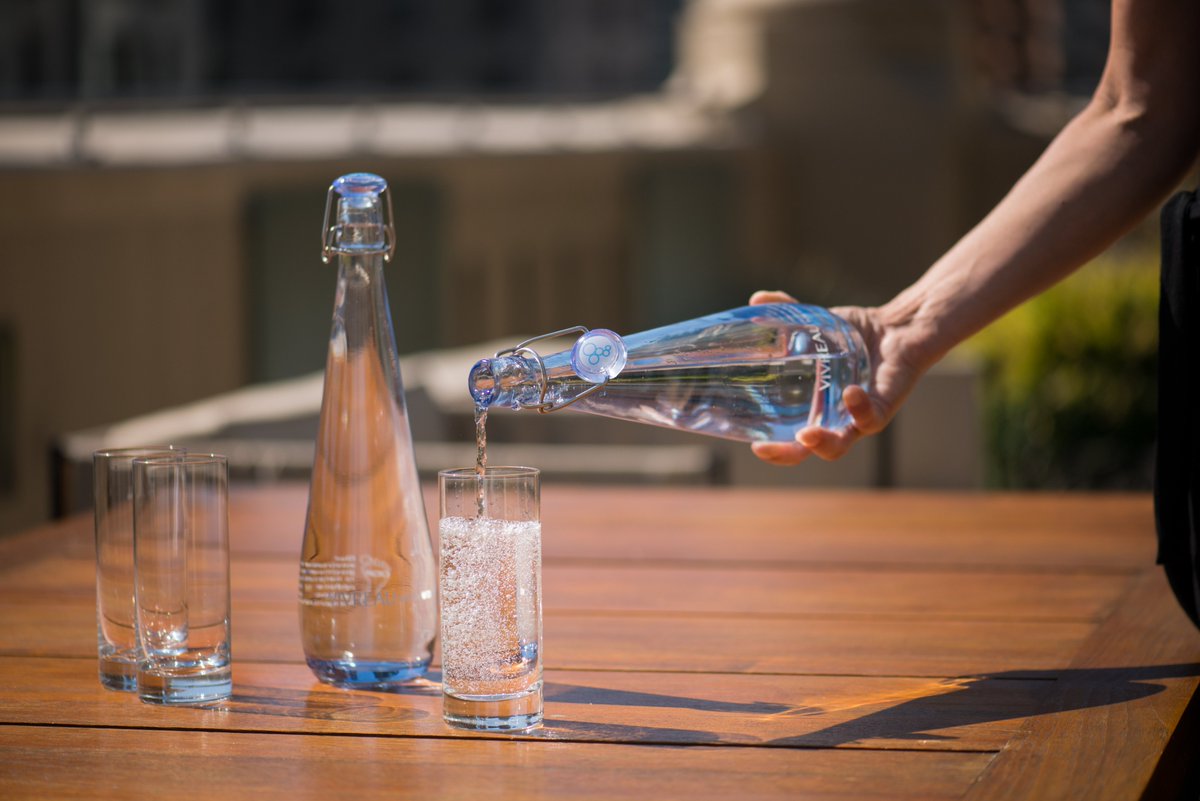 Quench your thirst and soothe your soul with micro-filtered water 💙 Add some flair with our sparkling water and elevate your day!  Plus, ditch sugary drinks for good and stay energized all day long.
vivreauwater.com/benefits
#SparklingWater #DrinkBetterWater