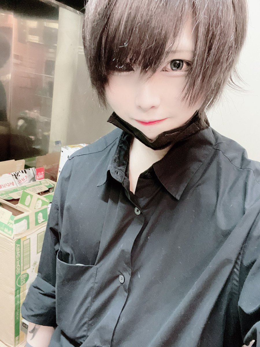 Miru720Ruka's tweet photo. 黒髪に戻したんだけどどうですか？ https://t.co/cKn8tBo51C