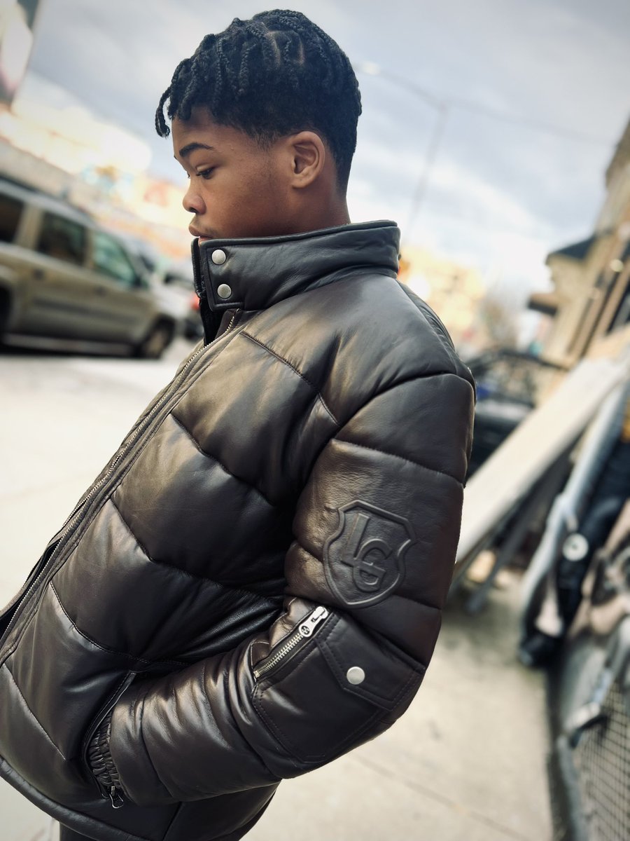 LODDOGRAND's tweet photo. My #jr always doing his .#loddo thing but why not when it’s a #familybusiness

#teamloddo #loddograndleathers available now for #preordersonly‼️‼️ #dm for for info

#brown  #bubble #leather with #LGSHIELD #LOGO #buttersoftleather 

Always #qualityoverquanity https://t.co/tf9b0yI1uT