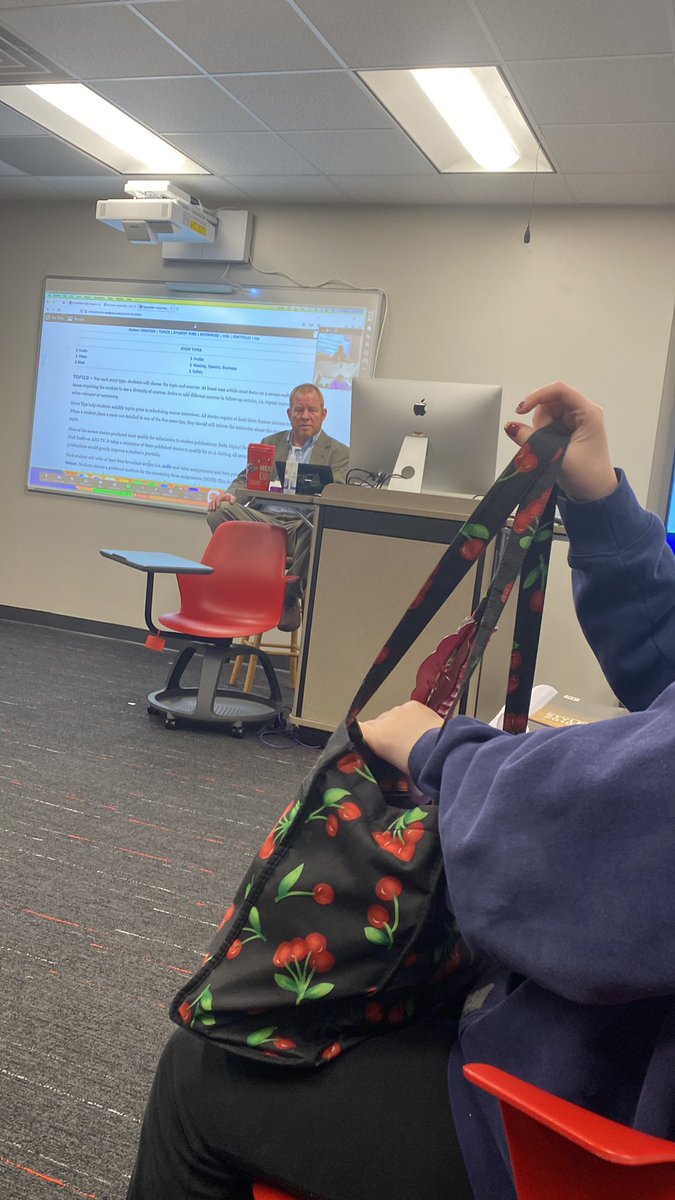 graceastate's tweet photo. Went over ap style and midterm #mmdrt @Dr_Sitton https://t.co/TZJ2sQ4kXS