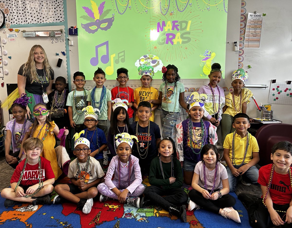 MrsVanderTuig's tweet photo. MARDI GRAS!!! 💜💚💛🎉 We had the best time in the parade passing out beads!!! 🥳 https://t.co/J0Q4fPJ9oE