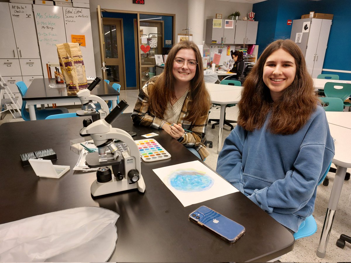 AvesBioClub's tweet photo. We had a great time last Thursday looking and things under microscopes and painting them! We also finished our fundraiser sale. Congrats Abby on selling the most jars of salsa! https://t.co/iai1NRvszA