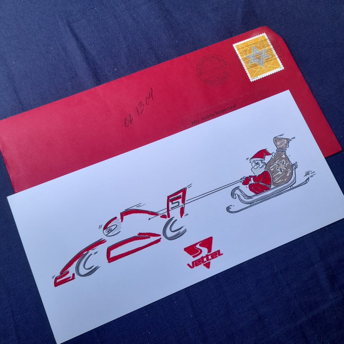 andreableal's tweet photo. @jnflesch Não apenas conheci, com minhas amigas, Sebastian Vettel, como todo ano, desde 2019, ele envia cartões de Natal para nossas residências ❤ https://t.co/SBJNjuBWr4
