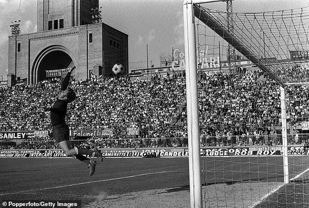fussballgeekz's tweet photo. #BlackpoolFC win the 1970/71 #AngloItalianCup ๐ด๓ ง๓ ข๓ ฅ๓ ฎ๓ ง๓ ฟ ๐ฎ๐น beating #Bologna on their own turf 2-1 in the #Final; Micky Burns banging in the aet winner. @BlackpoolFC @Bolognafc1909 https://t.co/duVorl5GEK