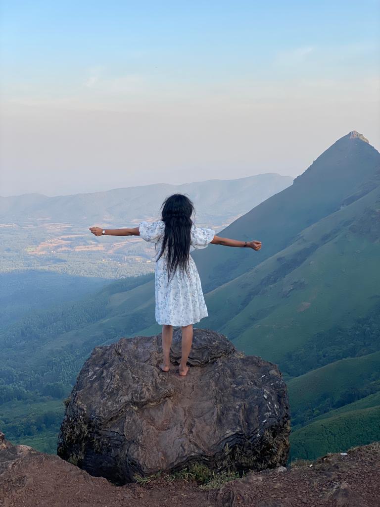DivyaDevendra56's tweet photo. Travel takes us out of our  comfort zones inspires us to see,taste and try new things .......
Happiness is a way of travel not a destination 🛤️ https://t.co/w6SM5oK7UZ