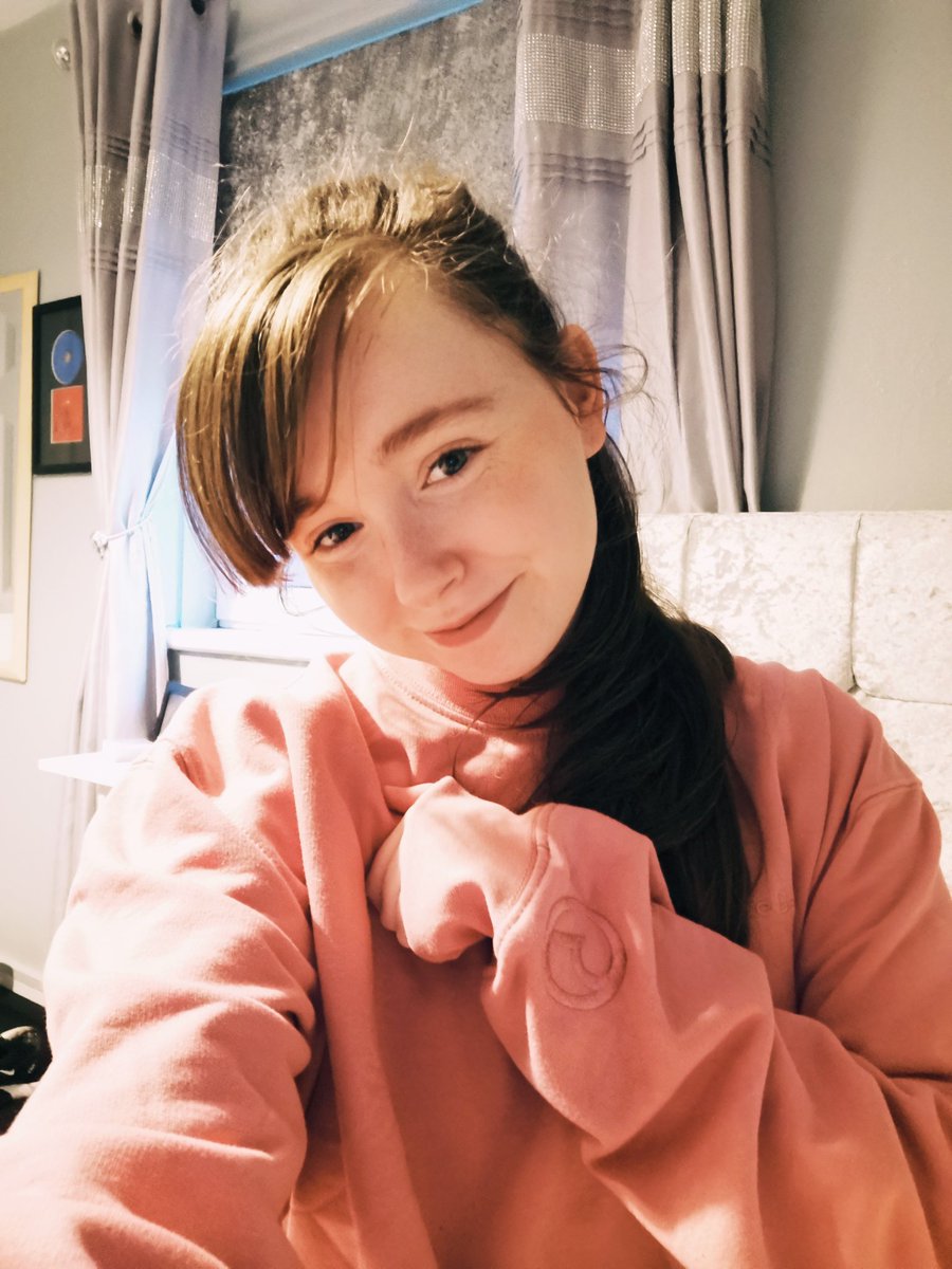 chloegomezuk's tweet image. My #usekindwords Crew Neck came today!! I&apos;m so blessed and thankful for @RareBeauty to deliver this in the UK! Its so comfy and soft with a beautiful meaning. I&apos;m in love ❤️ @rarebeauty @SelenaFanClub