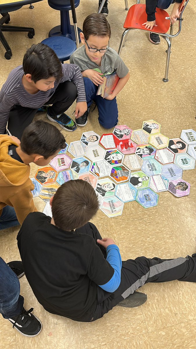Assembling our Black History Month quilt <a href="/CMSmtolive/">CMS Elementary School</a> <a href="/NicoleMusarra/">Nicole Musarra</a> @ashleylopez210