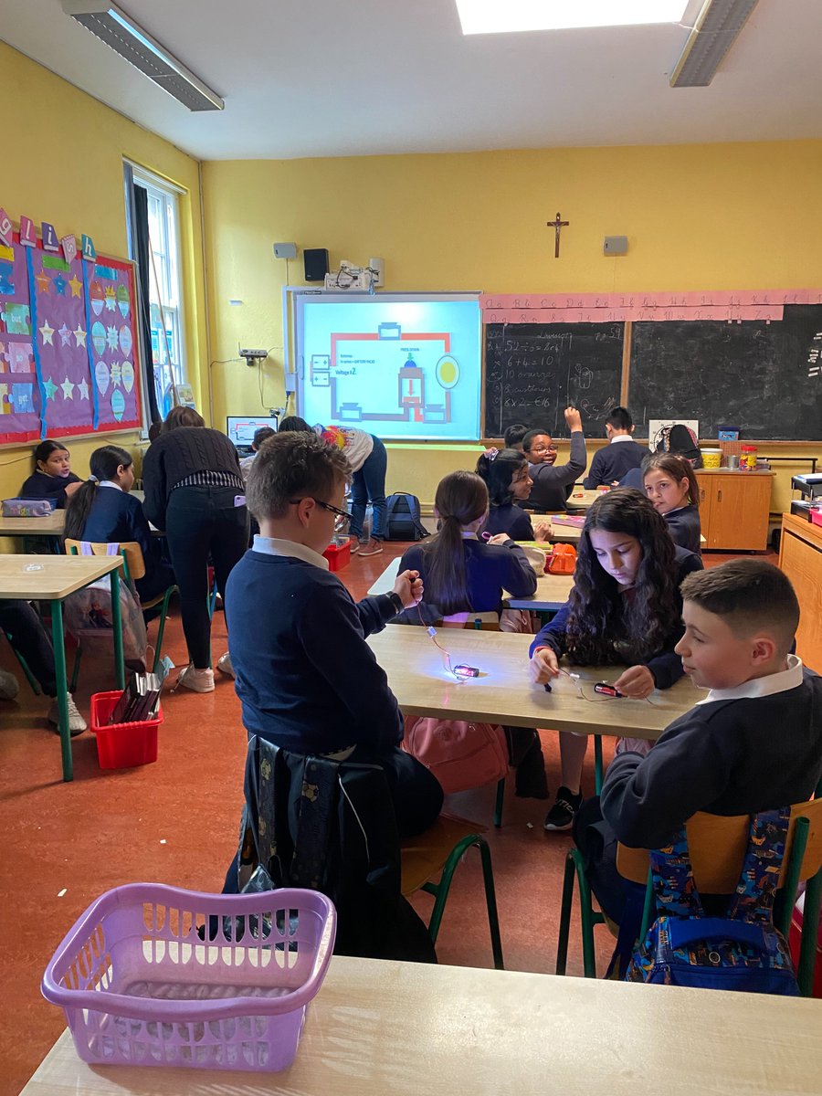 TUDublinCivEng's tweet photo. Students from Gardiner St Primary made their star projectors today with Ana (@LearnTeachEat) while they learned about electronics, circuits, and astronomy in the third #STEM workshop of the #TryFive project! #primaryschool #sfi #diy
@scienceirel https://t.co/2dUpszk6mk