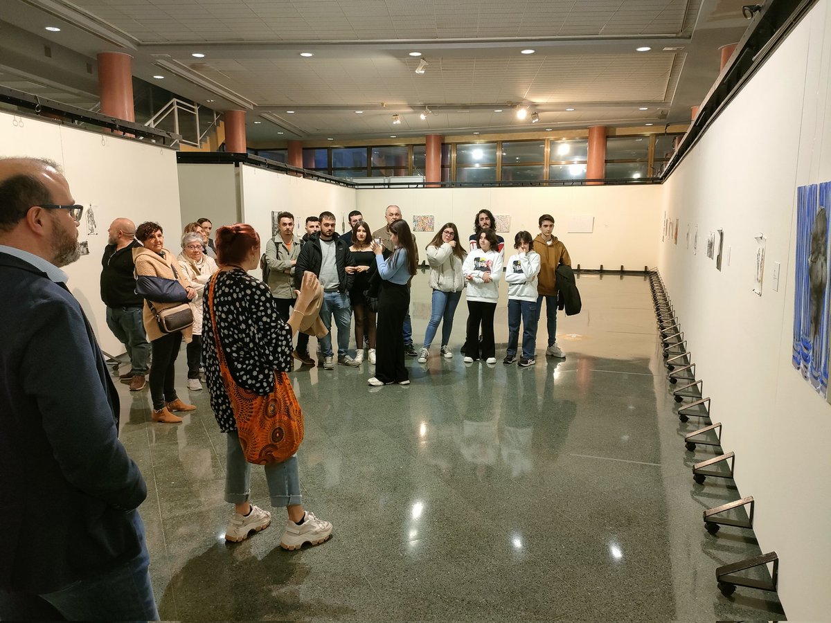 ujaen's tweet photo. Inaugurada la exposición 'Omorfia' en el Edificio Zabaleta del Campus Las Lagunillas... Esta muestra incluye una selección de obras de la estudiante de la @ujaen Carmen Escabias y está organizada en el marco del proyecto #UJAtalento del @VicProyec #UJAcultura https://t.co/0tNLajZeUF