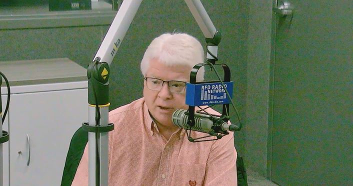 FarmWeekNow's tweet photo. Doug Yoder, @helloCOUNTRY Financial crop agency manager, discussed changes to crop #insurance programs in COUNTRY’s #RFD Radio studio: https://t.co/jtI3wh140T https://t.co/Qwo6zMDdrv