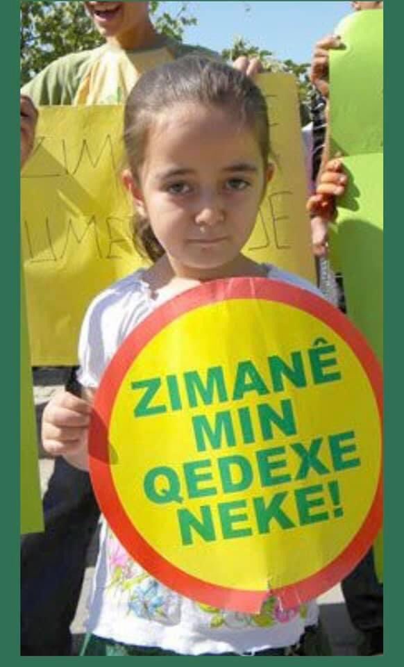 SONGULERDEN73's tweet photo. 21'E Sibatê Roja Zimanê zikmakî ya cîhanê li tevahiya gelê me pîroz be.
Zimanê me hebûna me ye li zimanê xwe xwedî derkevin...✌️✌️ https://t.co/TOV1H6T8UE