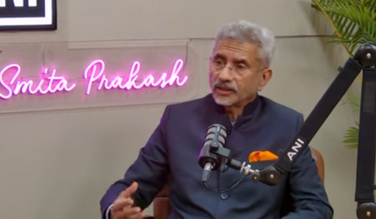 ayu_agarwal94's tweet photo. From 'C for China' (#BorderStandoff) to Pakistan economic turmoil. From Vaccine Maitri to Operation Dost. From relationship with Russia to Quad partnerships. From BBC documentary to Radical extremism.. EAM @DrSJaishankar gives a detailed insight on foreign policy that matters. https://t.co/odqvzbROi0