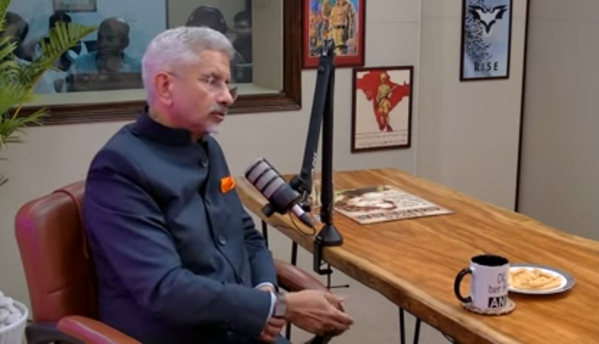 ayu_agarwal94's tweet photo. From 'C for China' (#BorderStandoff) to Pakistan economic turmoil. From Vaccine Maitri to Operation Dost. From relationship with Russia to Quad partnerships. From BBC documentary to Radical extremism.. EAM @DrSJaishankar gives a detailed insight on foreign policy that matters. https://t.co/odqvzbROi0