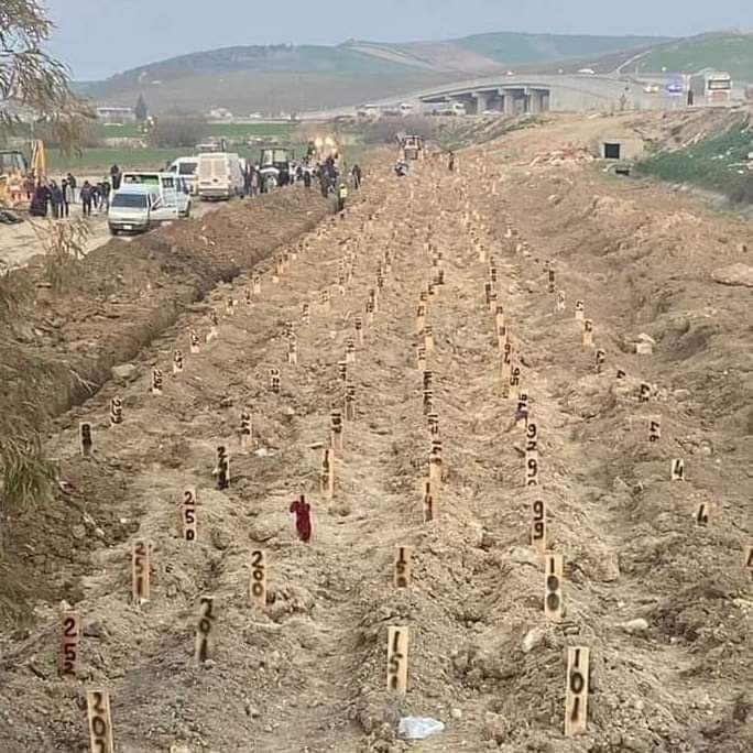 Bir Zamanlar Hepsinin İsmi vardı!
Hayalleri, Planları ve idealleri vardı..
Şimdi ise Numaralarla anılıyorlar..

Vay yalan dünya 😪😪😪