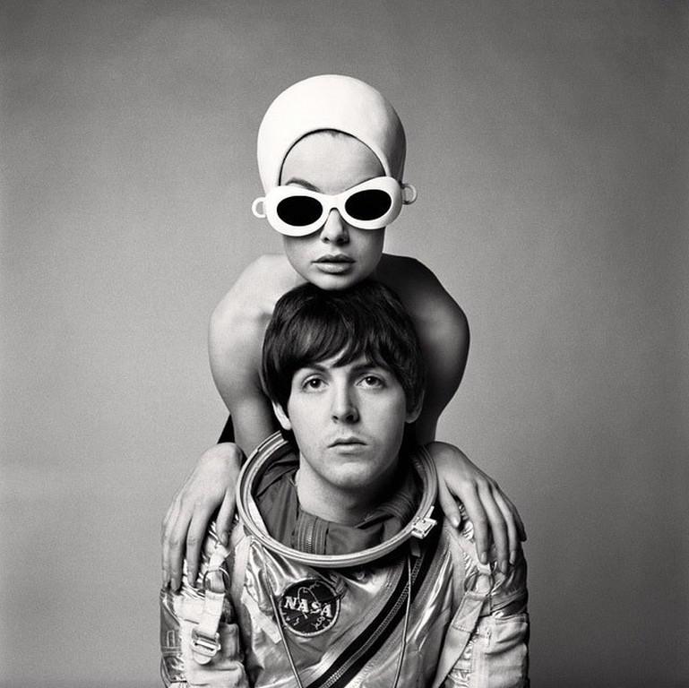 BeatlesArchive2's tweet image. Paul McCartney wearing a NASA Mercury spacesuit in April 1965 for Harper's Bazaar with Jean Shrimpton by Richard Avedon via @VesinReturns