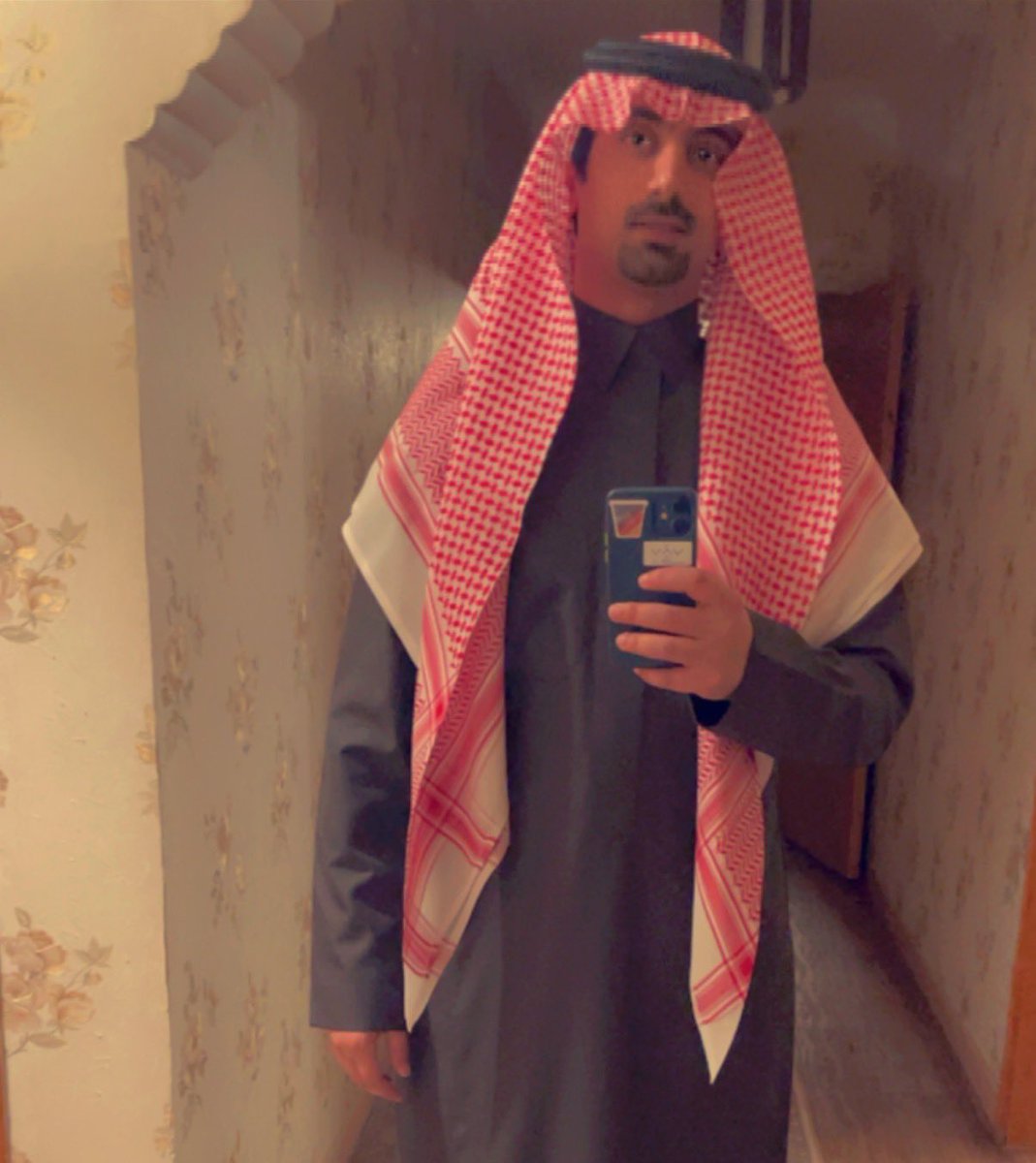 ysq55's tweet photo. طيبين وعايشين الحياه بكل سرور
ونبتسم دام الضماير سترها ربنا
ㅤ   ㅤ   
لو عرفنا وش تخبيّ مغاليق الصدور
ما ضحكنا عند ناسٍ ماهيب تحبنا . https://t.co/7sBtSCEj9z