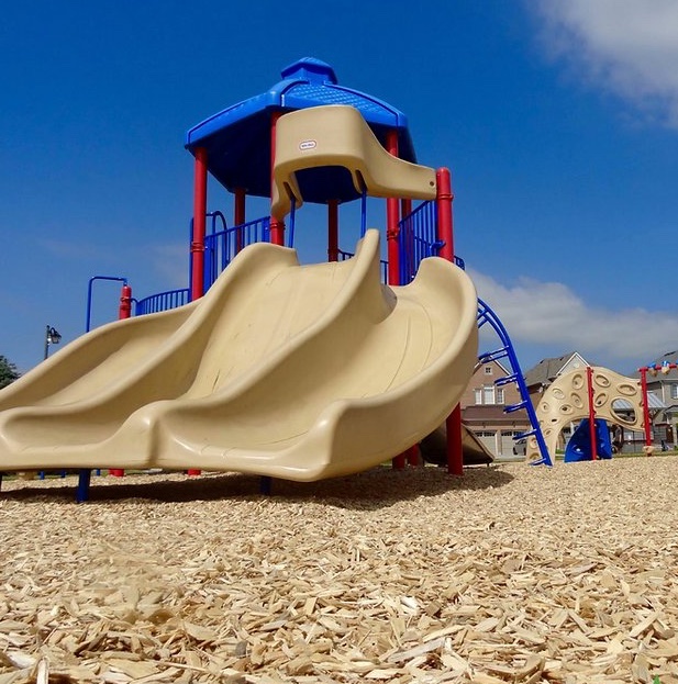 Hermanns PlaySafe Engineered #WoodFibre is an  IPEMA Certified Engineered Wood Fibre made from #sustainable forestry by-products.🌳It knits together to create a safe and accessible #playground surface!

#hermanns #landscapedesign #playgrounddesign #safecities #landscapematerials