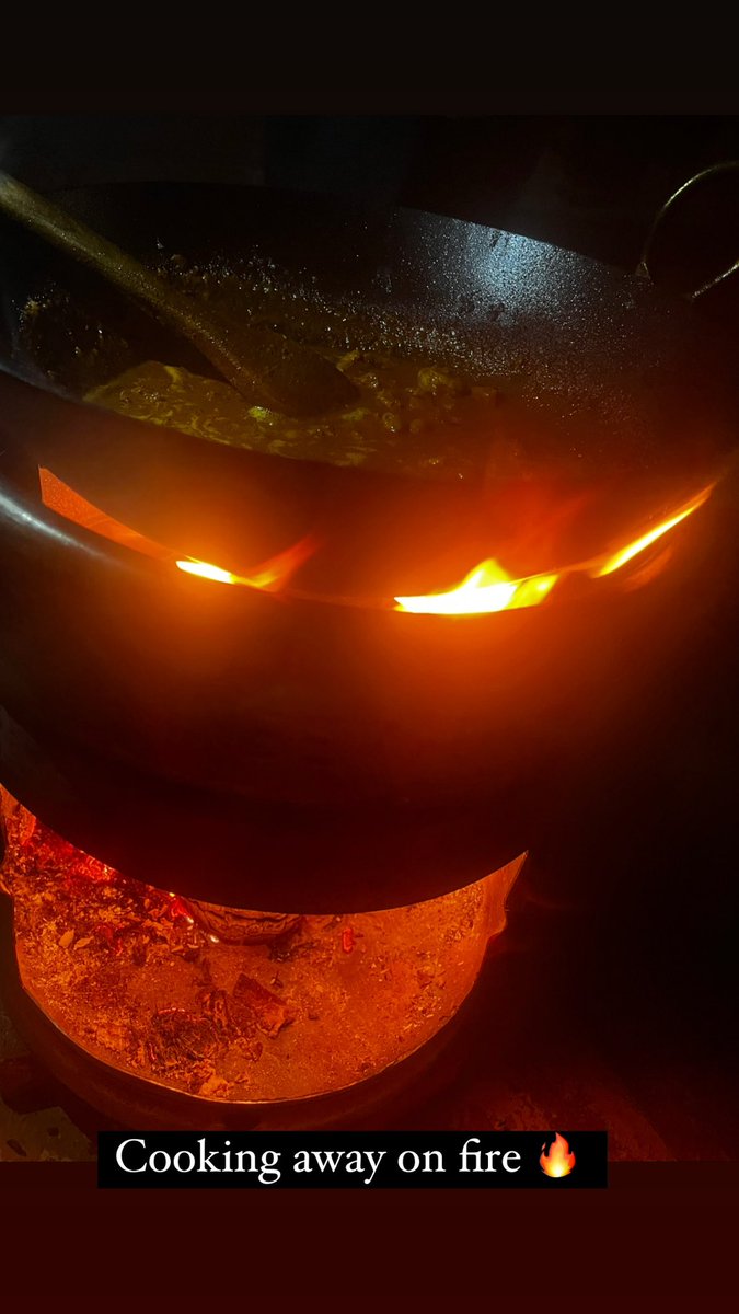 pardeep19922328's tweet photo. Outdoor Cooking 🔥🔥🔥Lamb Rogan Josh. #halftermbreak
#curry #currylover #outdoorcooking #cheflife #messin #foodbliss #Cooking https://t.co/wosEbN8aqS