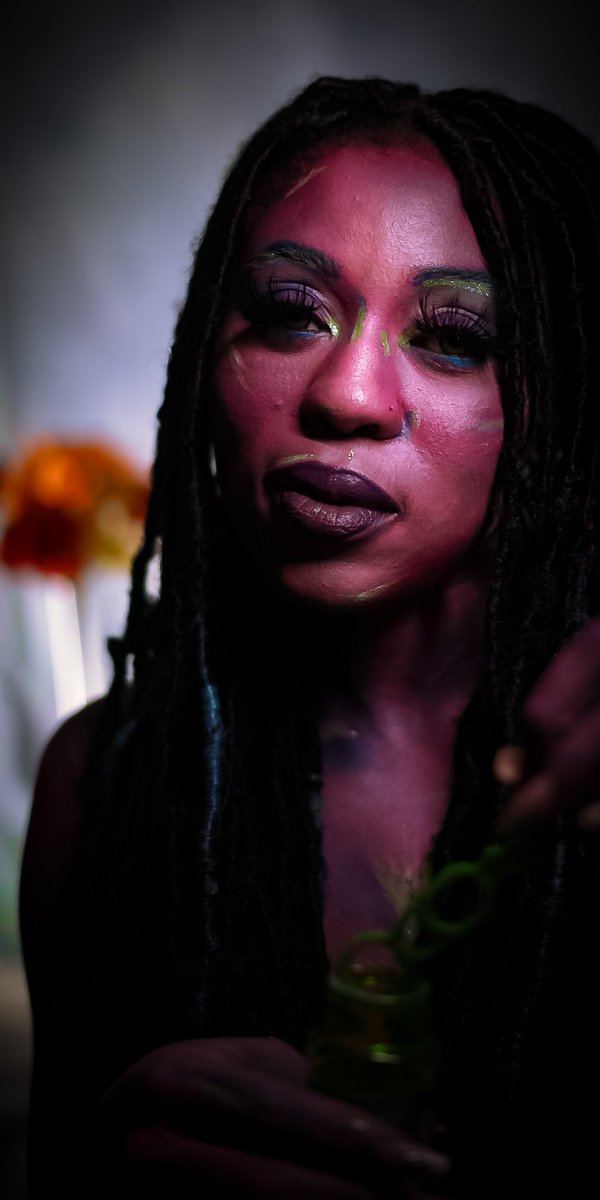 Onsetcaesar's tweet photo. 🎨
.
.
.
.
.
.
.
.
#makeup #sfxmakeup #bodypaint #lashes #lipstick #beauty #model #photography #backdrop #bubbles #Adobe #purple #green #locks #flowers https://t.co/AUFNgXj9Zb