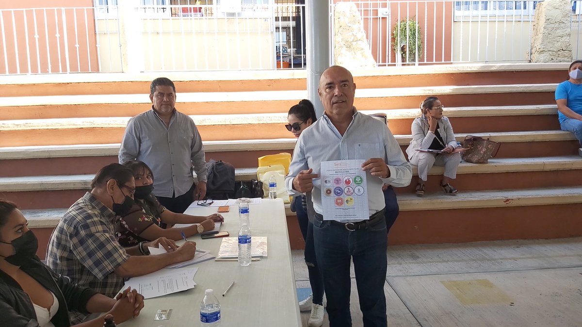 CirculoMorelos's tweet photo. CANDIDATOS AL SNTE EMITEN SU VOTO.

Los candidatos  de las diferentes planillas a ocupar  la secretaria general del Sindicato nacional de trabajadores de la educación  (SNTE) de la sección 19  se dieron cita para Emitir su voto en sus diferentes casillas. https://t.co/e2T87pT1BO