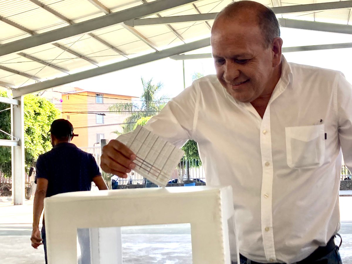 CirculoMorelos's tweet photo. CANDIDATOS AL SNTE EMITEN SU VOTO.

Los candidatos  de las diferentes planillas a ocupar  la secretaria general del Sindicato nacional de trabajadores de la educación  (SNTE) de la sección 19  se dieron cita para Emitir su voto en sus diferentes casillas. https://t.co/e2T87pT1BO