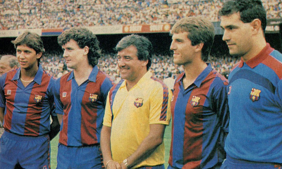 elfutboldeayer's tweet photo. 🔵🔴 El entrenador Terry Venables posa junto a los cuatro fichajes del @FCBarcelona 1986/87: Gary Lineker (Everton), Mark Hugues (Manchester United), Robert Fernández (Valencia) y Andoni Zubizarreta (Athletic). https://t.co/THPPr616rp