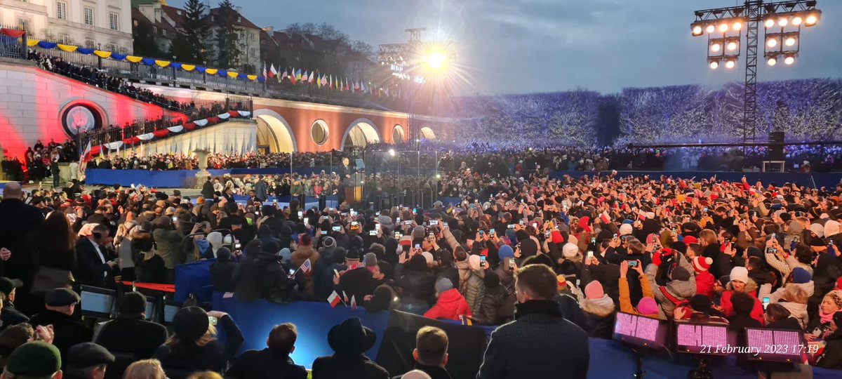 BDaszynska's tweet image. - Świat jest w kluczowym momencie. Razem bronimy Ukrainy, a międzynarodowa solidarność zwycięży - ważne słowa prezydenta #JoeBiden w Warszawie. @POTUS podziękował Polakom za wsparcie dla Ukraińców #StandWithUkraine #StayTogether