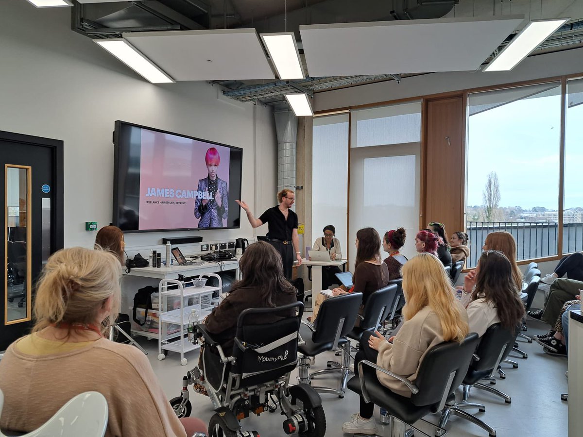 UONHMPSS's tweet photo. It’s non-stop for @UONHMPSS this #ChangingFuturesWeek we were very lucky this afternoon to host Avant-garde hair specialist for stage and screen James Campbell visit sharing his expertise and advice and letting the students try out some different techniques! #UON https://t.co/CLB6QutupV