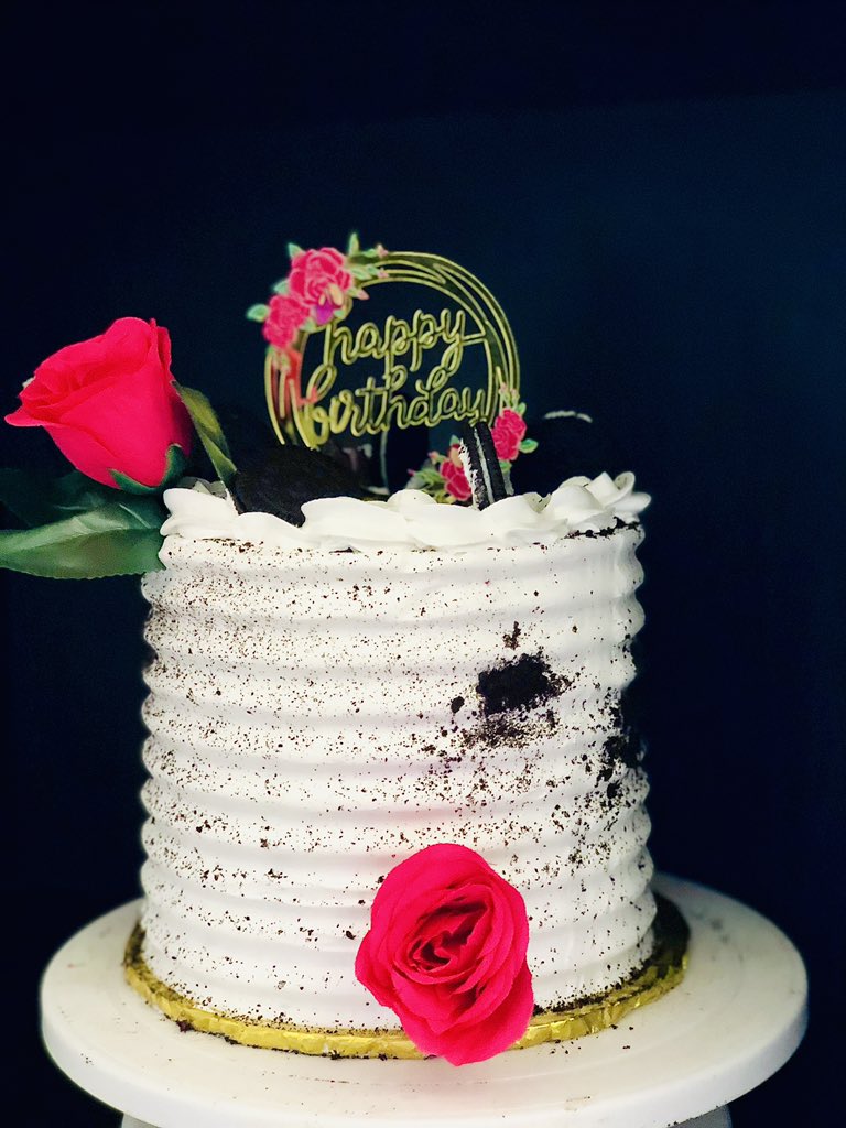 RegentOmotola's tweet photo. Blessing your timeline with this elegant beauty π₯°ππππππ₯π₯π₯π© This cake is too elegant π₯π₯π―π―
Premium Cakes Only ππ―βοΈπ
#cvalsbakencakesβ€οΈ #cakeinakure #cakeinakurecity #bestcakeinakure #akurecakeplug #royaltybaker #premiumcake #qualitycake #whippedcreamcake https://t.co/11FetF8mhu