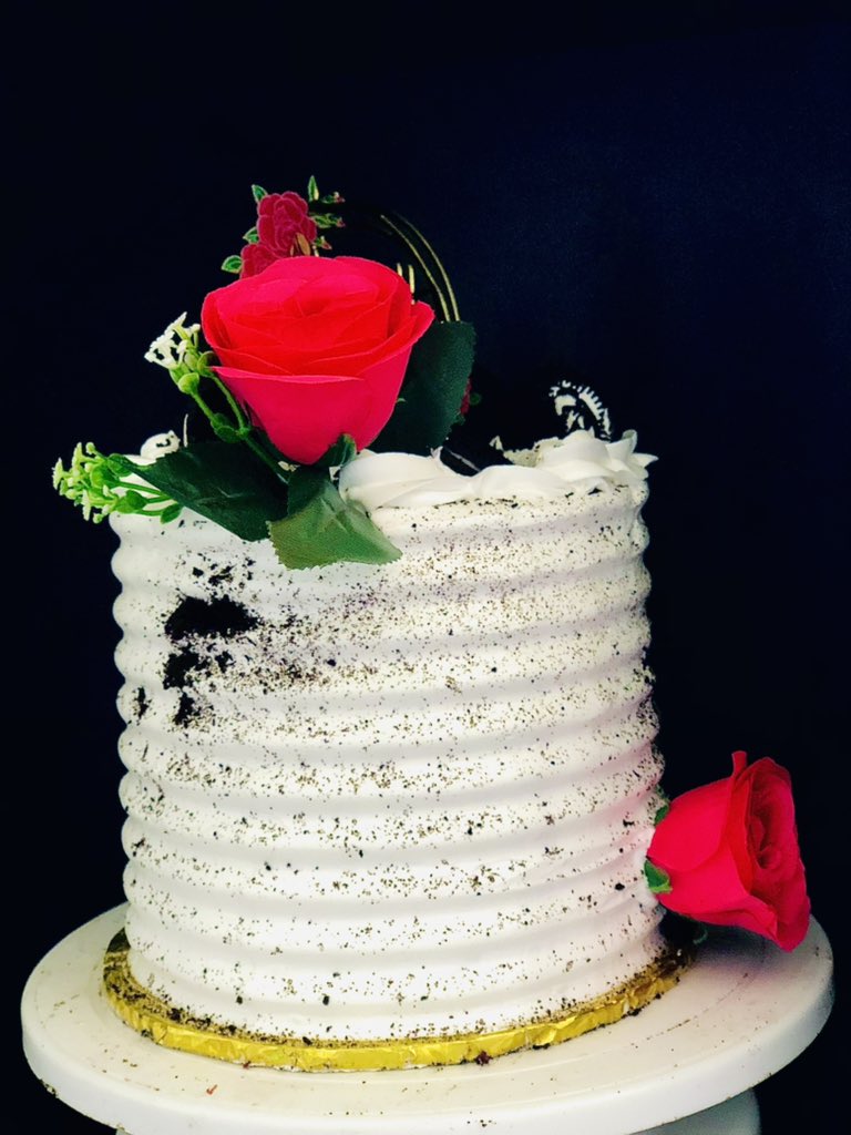 RegentOmotola's tweet photo. Blessing your timeline with this elegant beauty π₯°ππππππ₯π₯π₯π© This cake is too elegant π₯π₯π―π―
Premium Cakes Only ππ―βοΈπ
#cvalsbakencakesβ€οΈ #cakeinakure #cakeinakurecity #bestcakeinakure #akurecakeplug #royaltybaker #premiumcake #qualitycake #whippedcreamcake https://t.co/11FetF8mhu