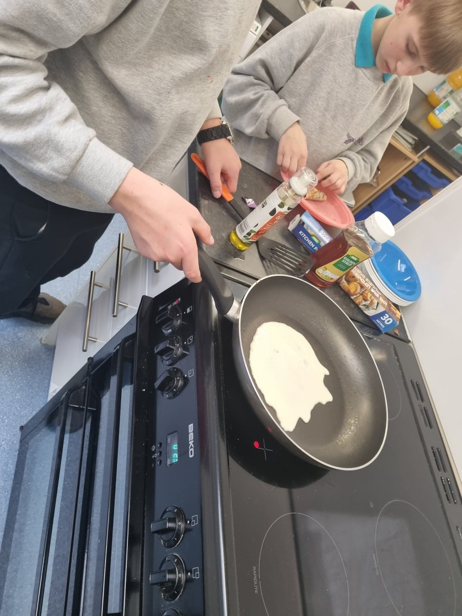 Sevenhills___'s tweet photo. Happy Pancake day! Students worked hard to perfect their pancake flipping skills today. The most important topic discussion was 'What's your favourite topping?' Happy faces all round #SEVvalues #respect #PancakeDay https://t.co/UONv655ud7
