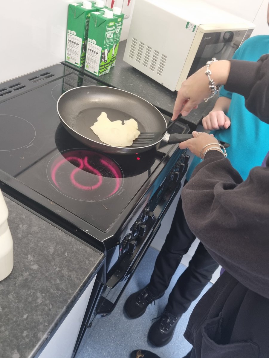 Sevenhills___'s tweet photo. Happy Pancake day! Students worked hard to perfect their pancake flipping skills today. The most important topic discussion was 'What's your favourite topping?' Happy faces all round #SEVvalues #respect #PancakeDay https://t.co/UONv655ud7
