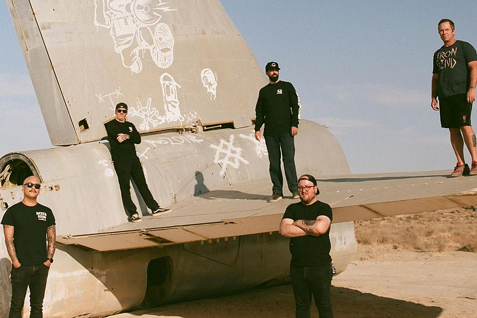 ILL COMMUNICATION (<a href="/illcommunicati1/">B.D.R of Tehachapi</a>) return with Vinnie Caruana-assisted new single "Flip The Switch" from upcoming debut full-length for @SafeInsideRecs thewitzard.blogspot.com/2023/02/illl-c…